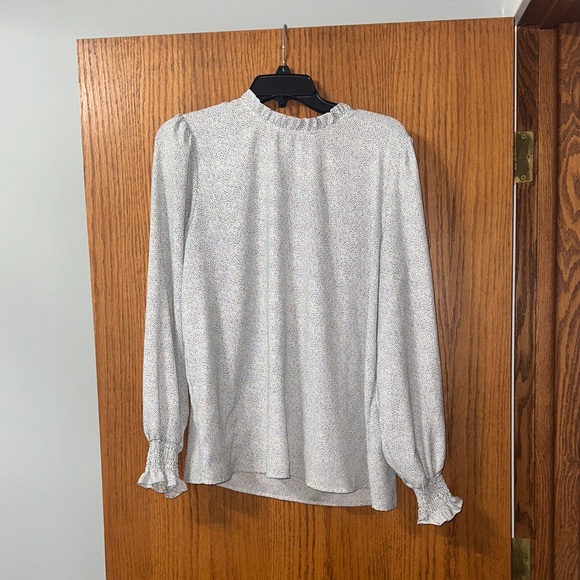 Elegant White Blouse - Picture 1 of 5